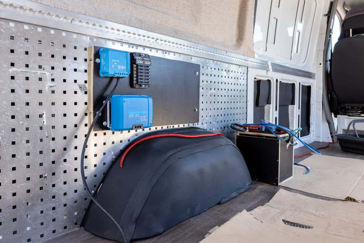 Battery and solar controler setup inside a van - solar setup