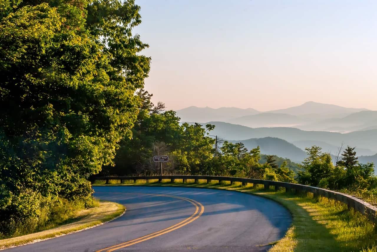 A bend in the Blue Ridge Parkway, one of the best scenic drives for campervan travelers